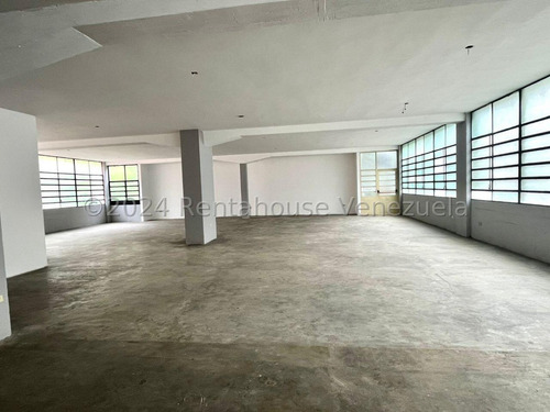 Edificio Industrial En Venta En La Urbina