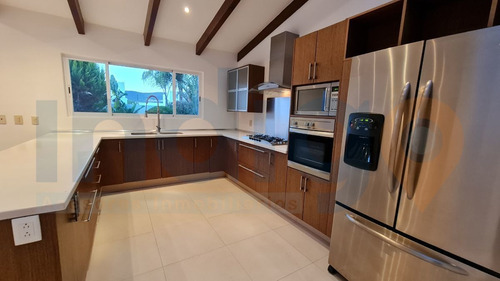 Casa En Venta Cumbres Del Lago Un Solo Piso, Vista Al Parque