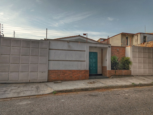 G. Vende Moderna Casa En Trigal Centro 