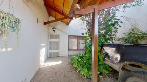 Hermosa Casa Venta Hurlingham C/jardín Aptacrédito