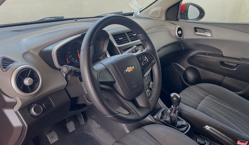 Imagen 10 de 13 de Chevrolet Sonic 2017 1.6 Lt Hb Mt