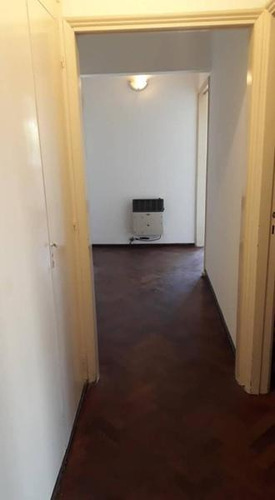 Imagen 4 de 6 de Se Vende Departamento Al Frente Con 2 Dormitorios Y 2 Balcones. Zona Centro.