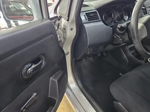 Nissan Tiida 1.8 Advance Sedan Mt