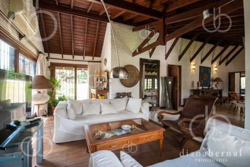 Punta Del Este, Casa En Mansa Con Piscina Climatizada Y 4 Dormitorios .- Ref: 41879