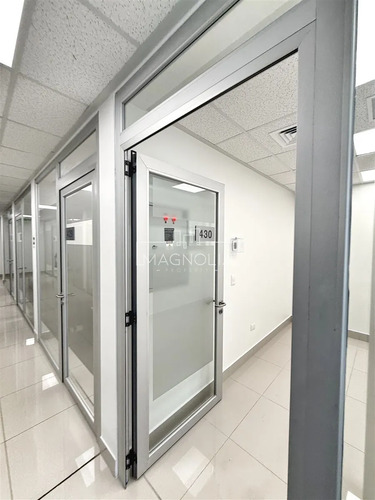 Arriendo De 9 Oficinas En Aeropuerto Amb De Santiago.