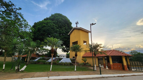 En Venta Hermosa Casa En Villa Laguna Valencia, 228606 Rr
