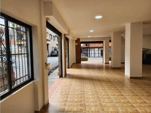 Se Arrienda Local Comercial En Santa Lucia, Medellin