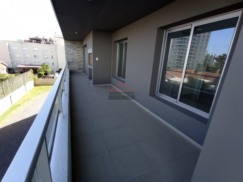 Apartamento En Zona Brava * 3 Dormitorios- Ref: 5358