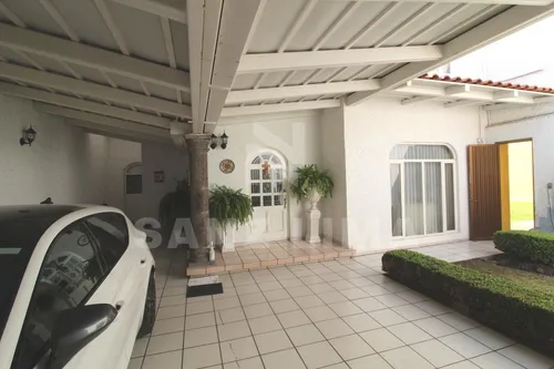 Arboledas 2a. Secc.: Amplia E Iluminada Casa, En Cerrada Con Control De Acceso