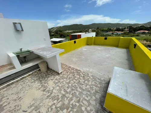 Casa Nueva De 3 Habitaciones Con Jardín Y Estacionamiento