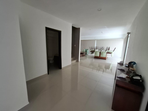 Casa En Venta En El Fracc Lomas De La Rioja