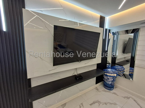 Bello, Moderno, Remodelado, Excelente Vista. 25-24297