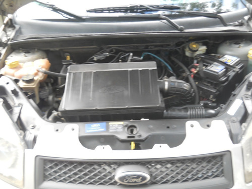 Ford Fiesta Max Full