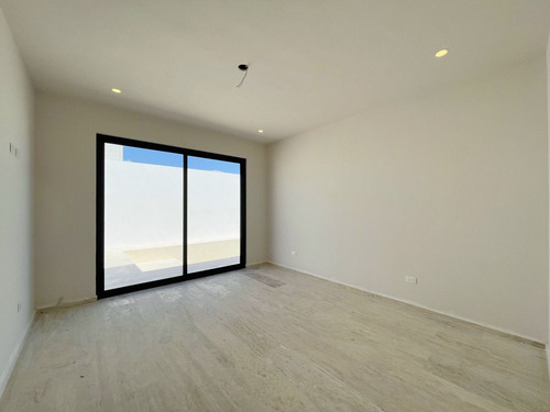 Casa En Venta Una Planta, Serenity Con 4 Recámaras Y Alberca, Mérida, Dzityá