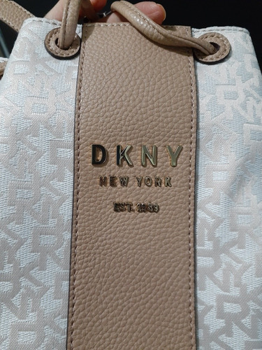 Imagen 2 de 8 de Bolsa Dnky Noho Bucket Con Cordón