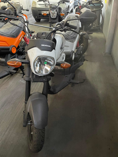 Imagen 7 de 16 de Honda Navi 110cc Maletera