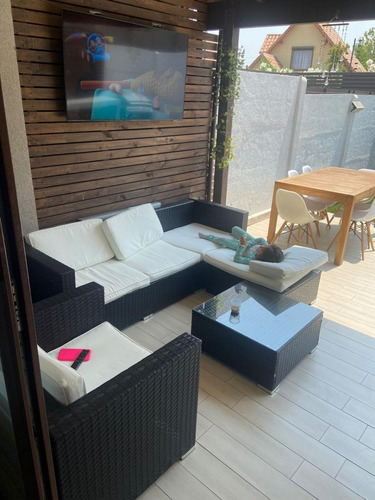 Townhouse (casa De 2 Pisos) En Venta, Excelente Precio Uf7.6