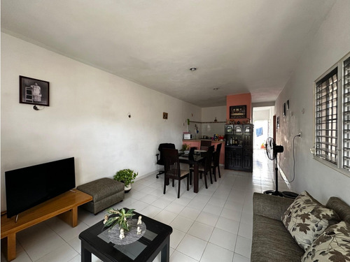 Casa De Una Planta En Venta, Dentro La Ciudad, Mérida,204