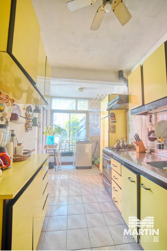 Casa 6 Ambientes, Suite, Escritorio, Cochera, Jardín Con Pileta Y Terraza.