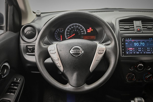 Imagen 10 de 15 de Nissan Versa Full 1.6 2017