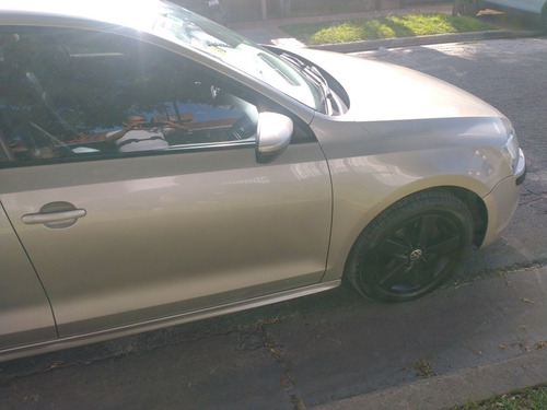 Imagen 16 de 25 de Volkswagen Vento 2013 2.5 Luxury 170cv Tiptronic