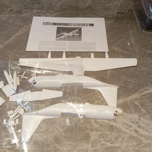 Revell Hércules 1:144 Aprox. (Usado)