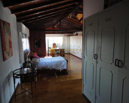 Venta Y Alquiler Temporario De Gran Casa En Pinares A Una Cuadra De La Playa- Ref: 4176