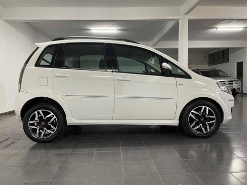 Imagem 3 de 10 de Fiat Idea 1.8 Mpi Sporting 16v Flex 4p Manual