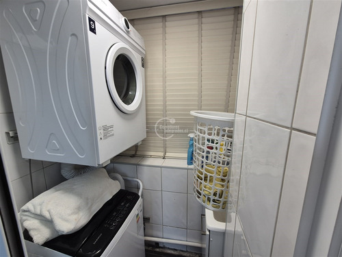 Departamento En Venta De 2 Dorm. En Lo Barnechea. Central.