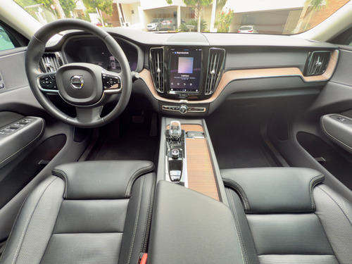 Volvo XC60 2.0 T8 Ultimate Recharge (Plug-In) 5P Hibrido