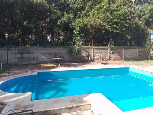 Vendo Casa : 2 Dormitorios ,baño , Living ,cocina Comedor .