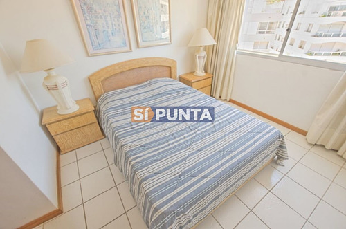 Imagen 9 de 16 de Apartamento Alquiler Punta Del Este, 2 Dormitorios Y Parrillero Propio.