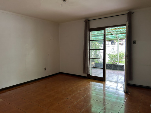 Acogedora Casa Sólida De Un Piso, Excelente Sector De Ñuñoa