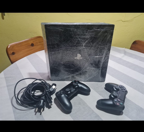 Ps4 Pro 1tb + 2 Mandos Originales Nuevos Negro