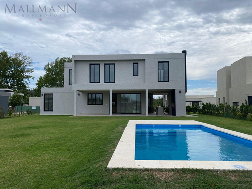 Venta Casa La Calesa Pilará, 4 Habitaciones