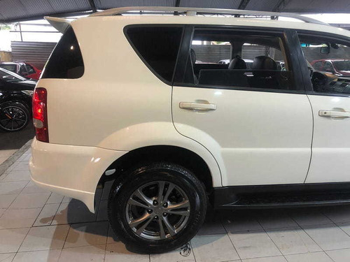 Imagem 12 de 15 de Ssangyong Rexton Ii 270 4x4 Xdi 2.7 4p 2010