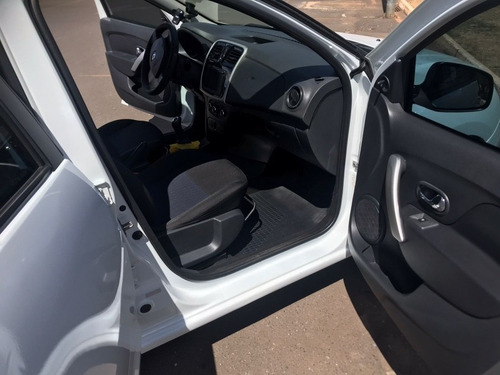 Imagem 6 de 10 de Renault Sandero 2017 1.0 16v Expression Hi-flex 5p