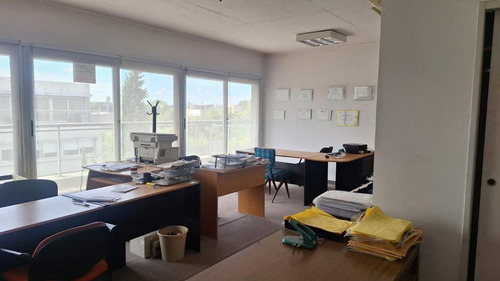 Oficinas Y Lote Cocheras 21 Cub Polo Uno Pilar