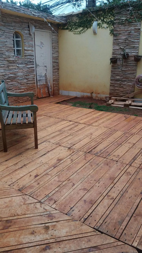 Casa Sobrado De 3 Quartos Com Garagem Bem Localizada