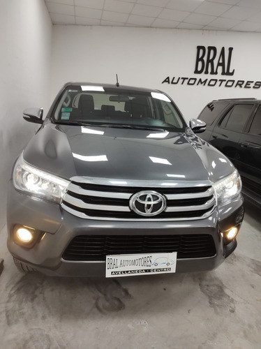 Imagen 5 de 10 de Toyota Hilux 2016 2.8 Cd Srx 177cv 4x4