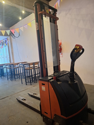 Autoelevador Eléctrico, 1500kg Con Batería Y Ruedas Nuevas!