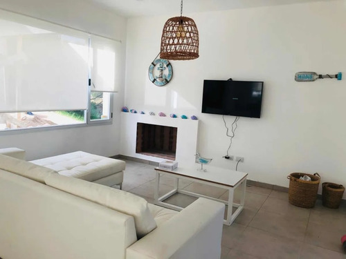 Imagen 3 de 13 de Venta - Costa Esmeralda - Muy Linda Casa En Barrio Deportivo