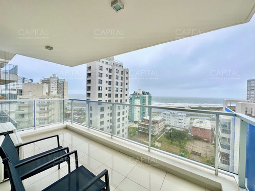 Apartamento De Dos Dormitorios Con Vista Al Mar En Venta, Punta Del Este