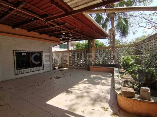 Casa En Venta, Col. El Zapotal, Acayucan, Ver.