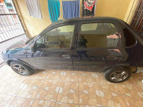 Imagem 3 de 14 de Chevrolet Corsa Classic 2005 1.0 Life 4p Gasolina