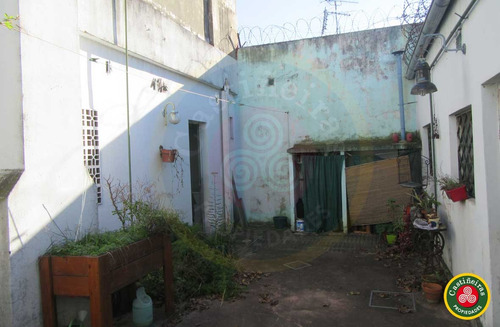 Venta - Chalet En 2 Plantas - 4 Dormitorios - Quincho - Patio - Apto Credito - Venta Directa !!!