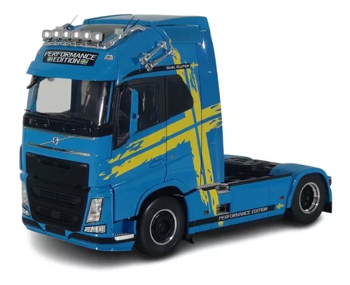 Caminhões e Carretas - Com certeza essa será a miniatura de um Volvo FH  mais top que você verá hoje. Falem a verdade deu vontade de ter uma? Curta:  Caminhões-e-Carretas