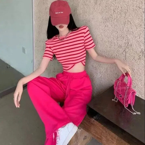 Conjunto De Camiseta De Manga Corta A Rayas Y Pantalones Aca