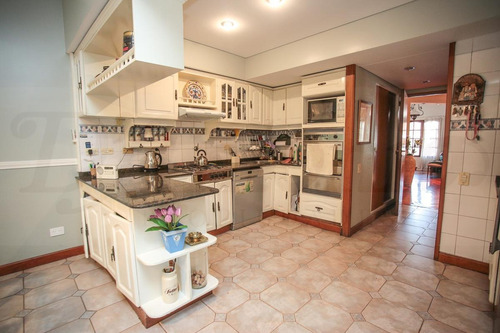 Imagen 15 de 30 de Venta Casa En 2 Plantas - Jardín - Cochera Para 3 Autos - Belgrano