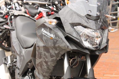 Kawasaki Versys 300 Camo - Negro 2020